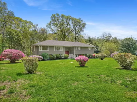 126 Richards Dr, Monroe, CT 06468