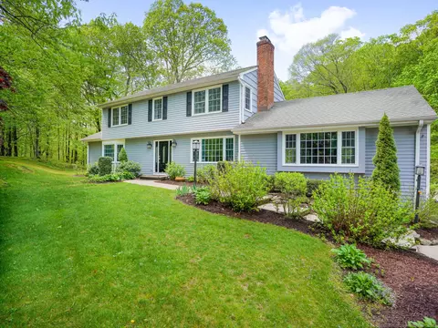 71 Laurel Dr, Monroe, CT 06468