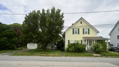 4 Linnell St, Moosup, CT 06354