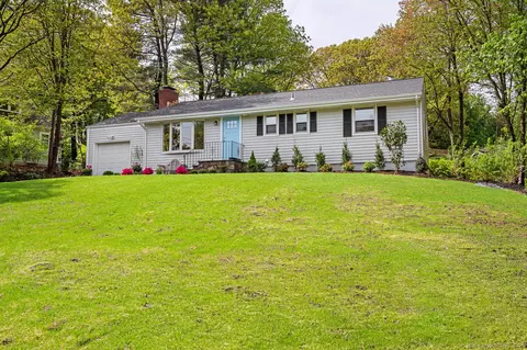 14 Arnold Ln, Norwalk, CT 06853