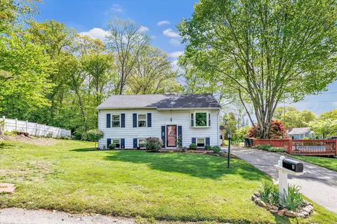 2 Chestnut Ct, Seymour, CT 06483