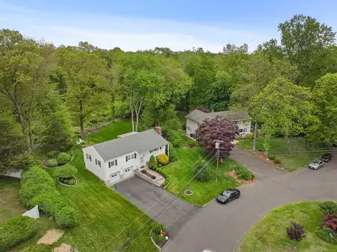 9 Cindy Ln, Norwalk, CT 06851