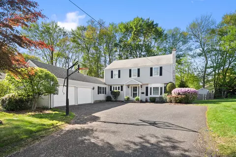 52 Magnolia Hl, West Hartford, CT 06117
