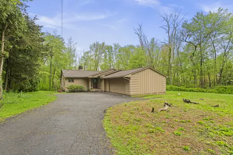 27 Adams Rd, Bloomfield, CT 06002