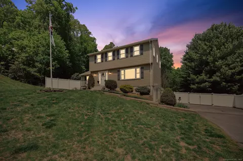 20 Cliff Edge Cir, Cheshire, CT 06410