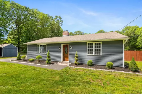 10 Lakeside Dr, Granby, CT 06035
