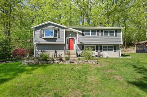 25 Fleetwood Dr, New Fairfield, CT 06812