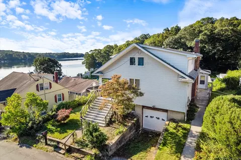 16 Hill Rd, East Lyme, CT 06333