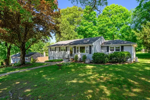 17 Castle Hill Dr, Bethel, CT 06801