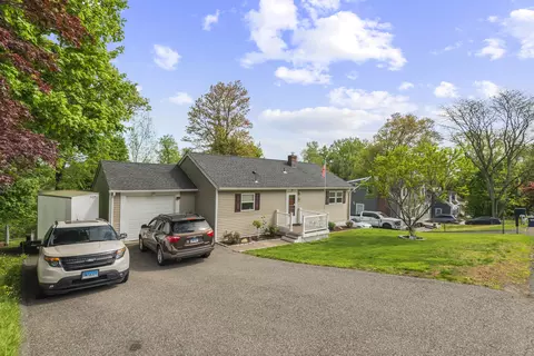 54 Topstone Dr, Danbury, CT 06810