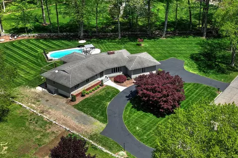 52 Deepdene Rd, Trumbull, CT 06611