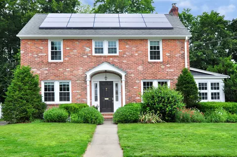 16 Ridgewood Rd, Windsor, CT 06095