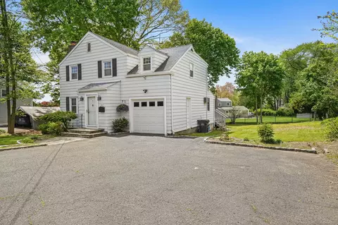 5017 Main St, Trumbull, CT 06611