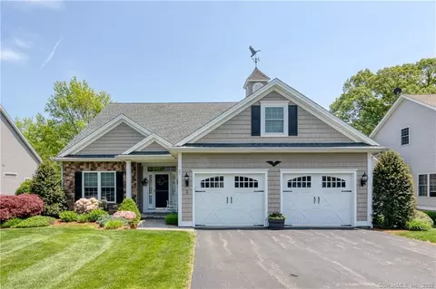 2 Crestview Dr #2, Middlefield, CT 06455