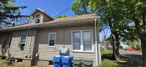 32 Cottage St, Manchester, CT 06040
