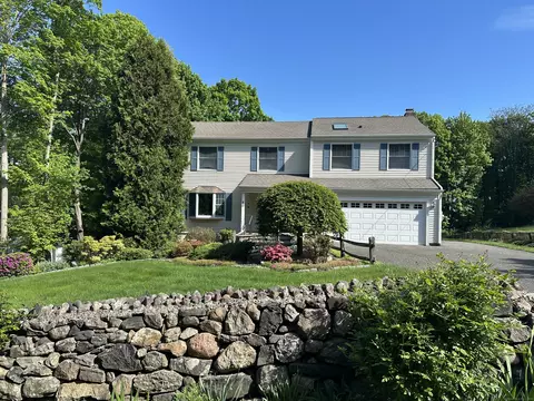 80 Hoyts Hl, Bethel, CT 06801