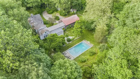 36 Burnt Swamp Rd, Woodbridge, CT 06525