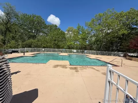 202 Carriage Crossing Ln #202, Middletown, CT 06457