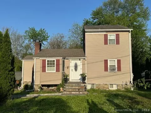 15 Sunlit Dr, Norwalk, CT 06851