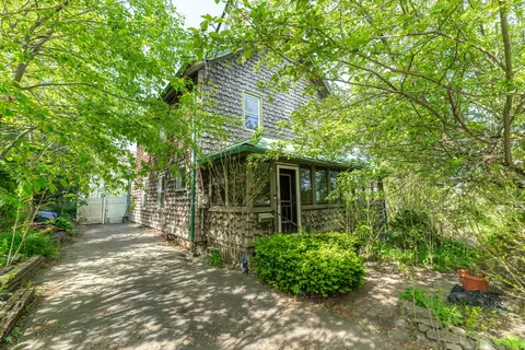 10 Godfrey St, Mystic, CT 06355
