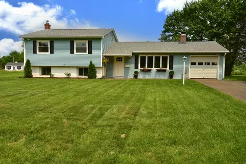 21 Craigmore Rd, Bloomfield, CT 06002