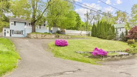 83 Greenwood St, Watertown, CT 06795