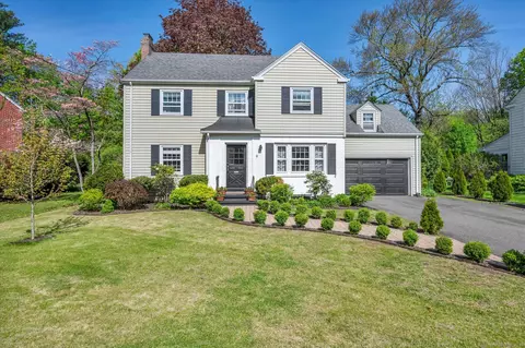 10 Meadowbrook Rd, Hamden, CT 06517