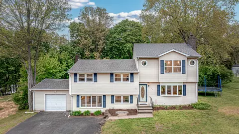 11 Cindy Ln, North Haven, CT 06473