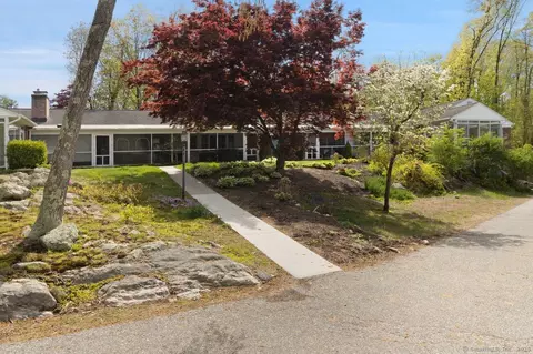 3 Arbor Dr #3, Brookfield, CT 06804