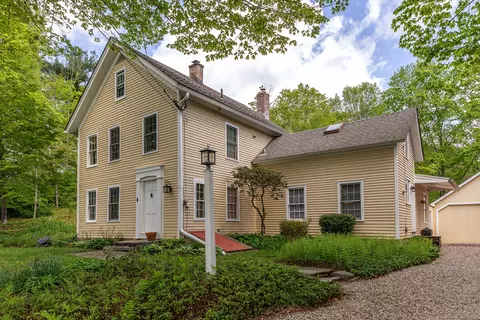 7 Orenaug Ave, Woodbury, CT 06798