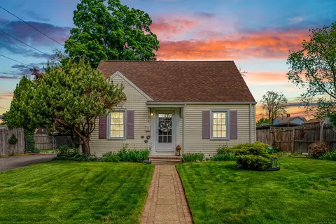 4 Hockanum Dr, East Hartford, CT 06118