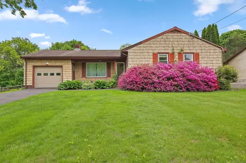 15 Burton Ave, Trumbull, CT 06611