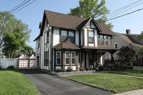 21 E Brown St, West Haven, CT 06516