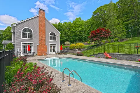 250 Wooding Hill Rd, Bethany, CT 06524