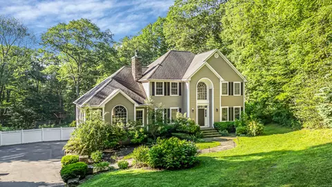 38 Marlin Rd, Sandy Hook, CT 06482