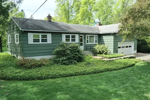 12 Cedar Ln, Oxford, CT 06478