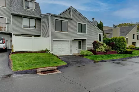 55 Peddlars Dr #55, Branford, CT 06405