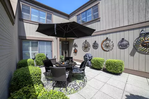 85 Viscount Dr #10A, Milford, CT 06460
