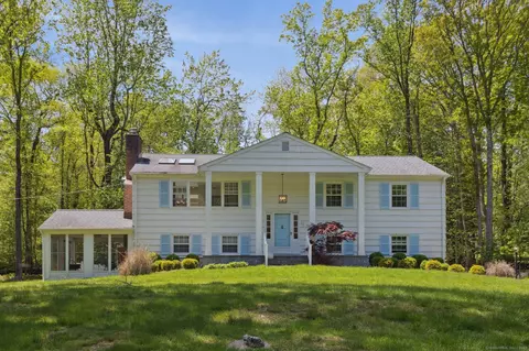 33 Pumpkin Hill Rd, Westport, CT 06880