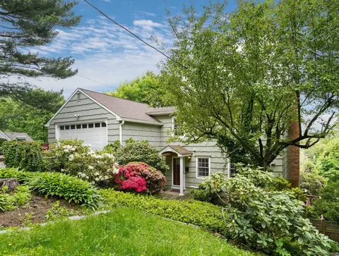 245 Sycamore Ter, Stamford, CT 06902