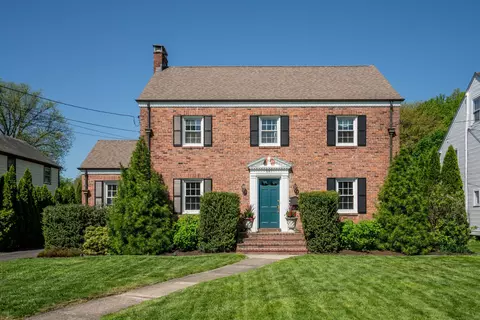 341 Quaker Ln N, West Hartford, CT 06119
