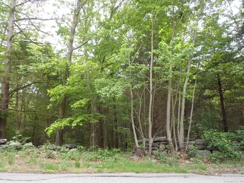 47 Huntington Ave, Norwich, CT 06360
