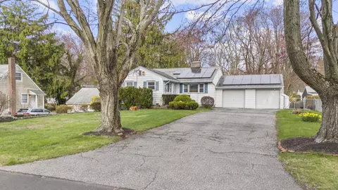 75 Linda Dr, Bridgeport, CT 06606