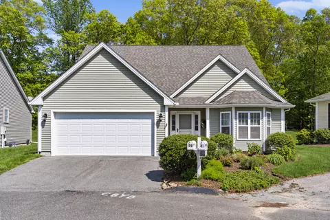 49 Whiting Farms Ln #49, East Lyme, CT 06357
