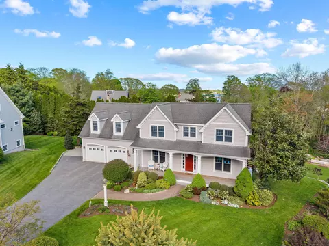45 Prospect St, Mystic, CT 06355