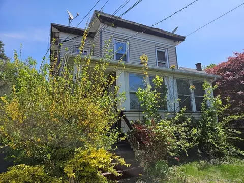 14 Walnut St, Middletown, CT 06457