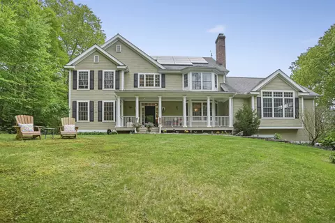 18 Beaver Dam Rd, Newtown, CT 06470
