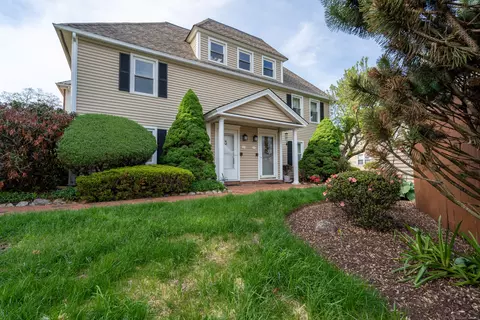 1 E Hayestown Rd #24, Danbury, CT 06811