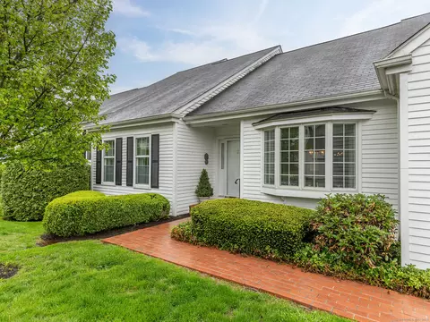 8 Dickinson Ct #8, Litchfield, CT 06759