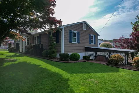 3 Aldorisio St, Oakville, CT 06779